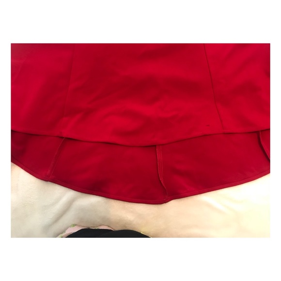 Mermaid style red gown. - Picture 8 of 8